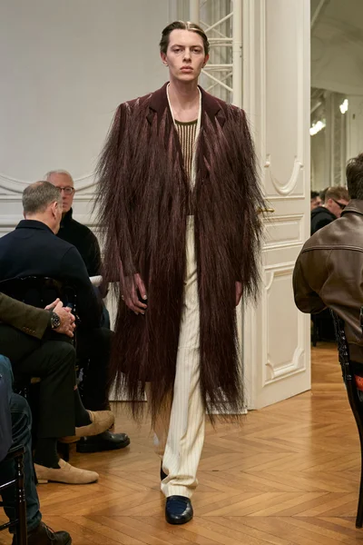 Look 19